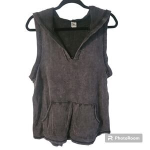 NWOT Sew in Love Women's Large Gray Acid Wash Sleeveless Hooded Shirt